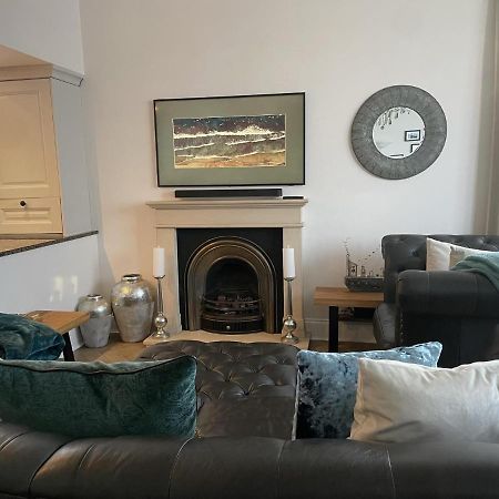 Stunning 2-Bed-2Bath Apt In Whitby With Parking Apartment Екстериор снимка