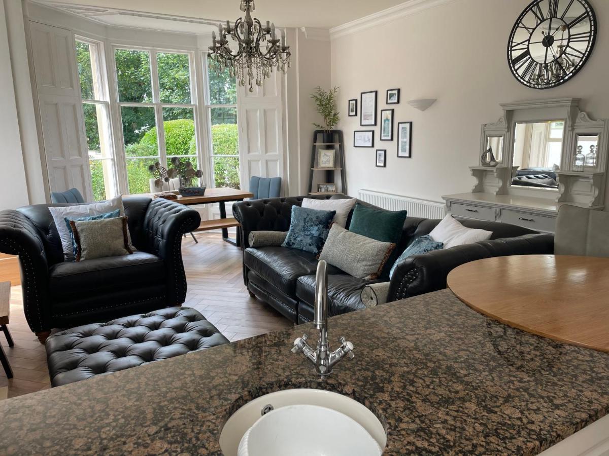 Stunning 2-Bed-2Bath Apt In Whitby With Parking Apartment Екстериор снимка