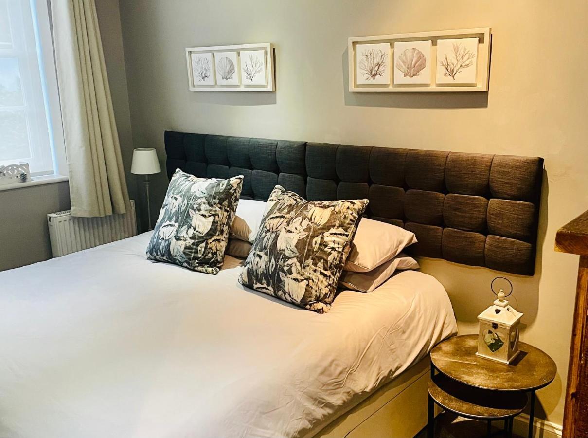 Stunning 2-Bed-2Bath Apt In Whitby With Parking Apartment Екстериор снимка