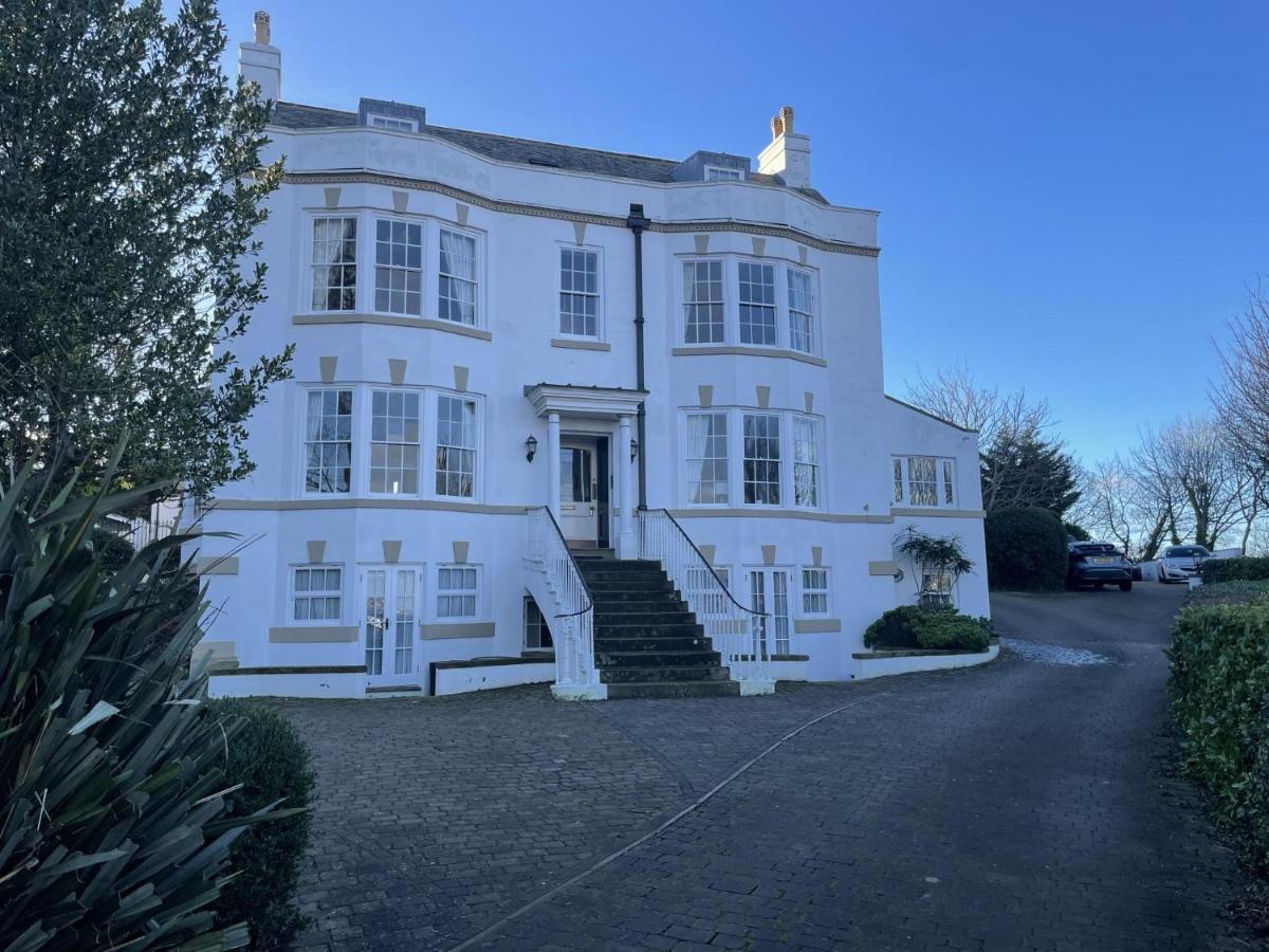 Stunning 2-Bed-2Bath Apt In Whitby With Parking Apartment Екстериор снимка