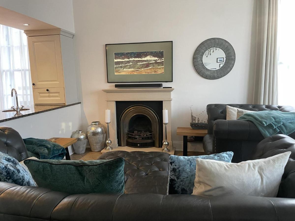 Stunning 2-Bed-2Bath Apt In Whitby With Parking Apartment Екстериор снимка